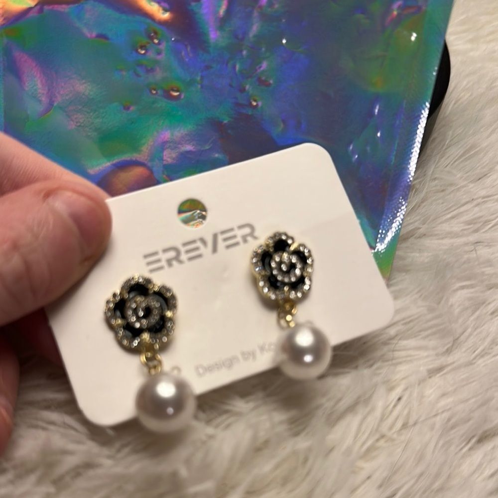 Floral Pearl Earrings blackwhite&gold - Picture 2 of 4